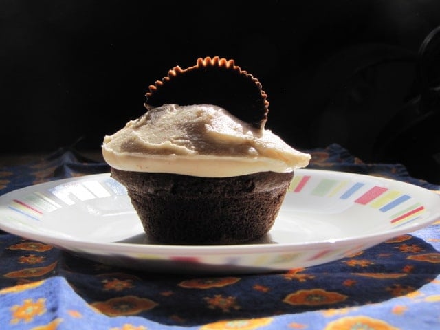  Peanut Butter Cream Cheese Frosted Cupcakes