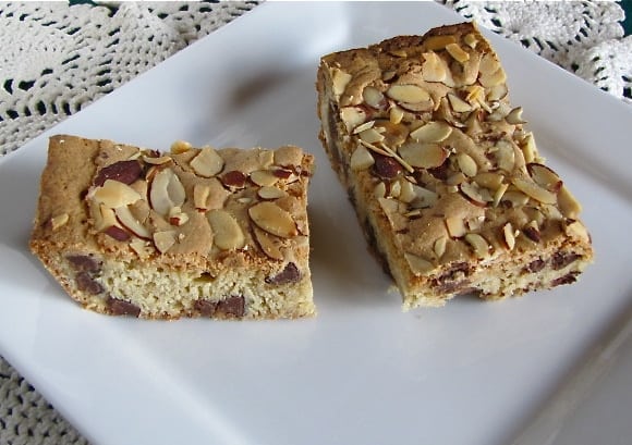 toasted almond chocolate chip bars IMG 3777 Toasted Almond Chocolate Chip Bars