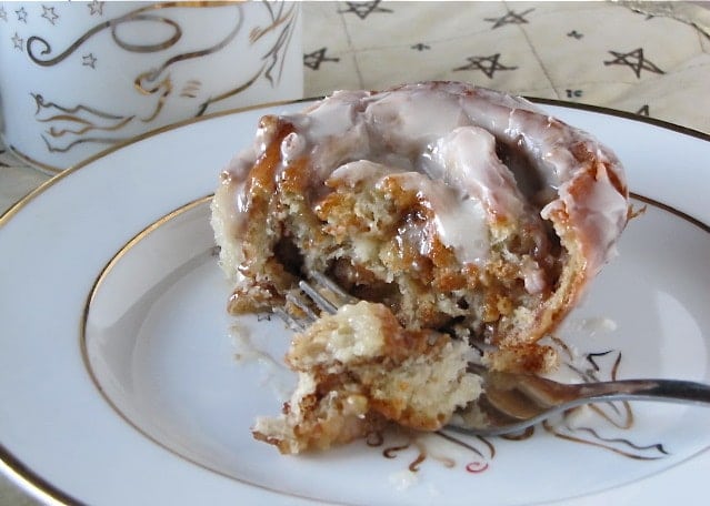apple walnut cinnamon rolls IMG 5341 Apple Walnut Cinnamon Rolls