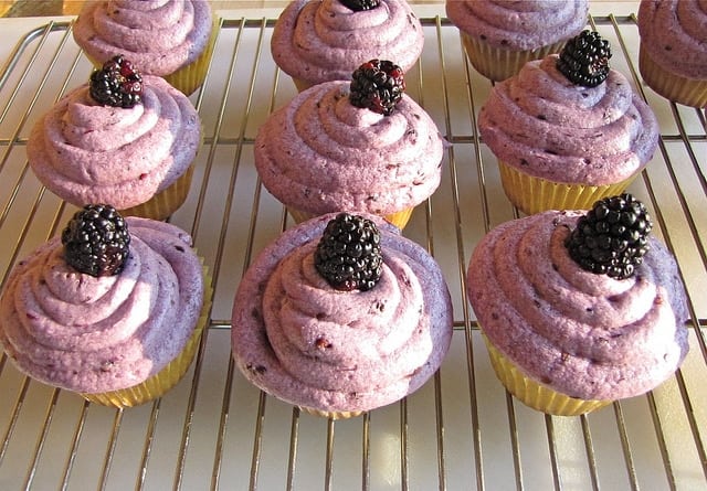5796800342 0115fc19bb z Green & Blacks White Chocolate and Blackberry Cupcakes