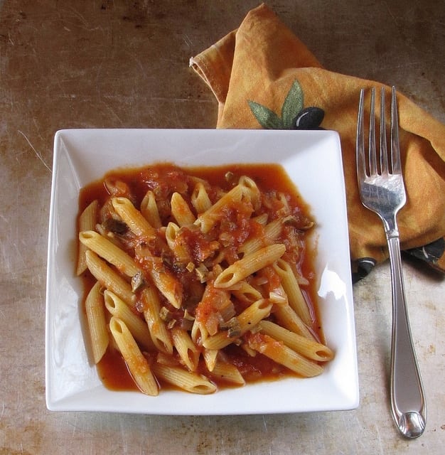 6341474195 db751cd286 z Virtual Potluck: Penne with Mushroom Sauce 