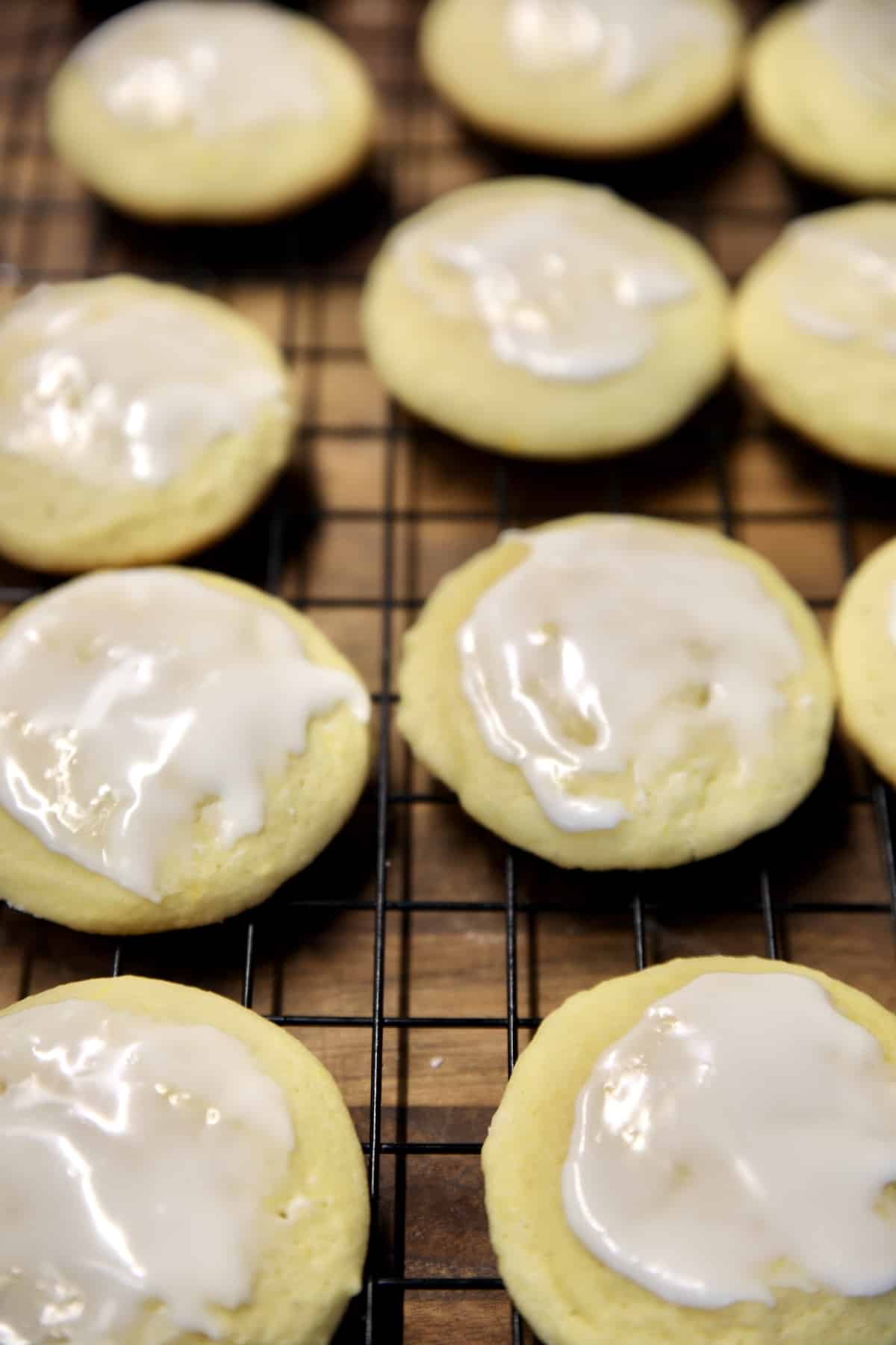 Cookies with icing on a wire rack.