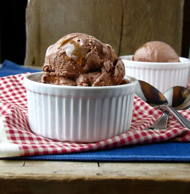 Easy Chocolate Ice Cream with Caramel