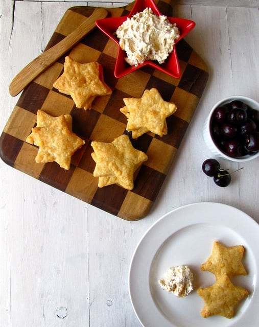 Gold Star Cheddar Crackers with Cheese Spread