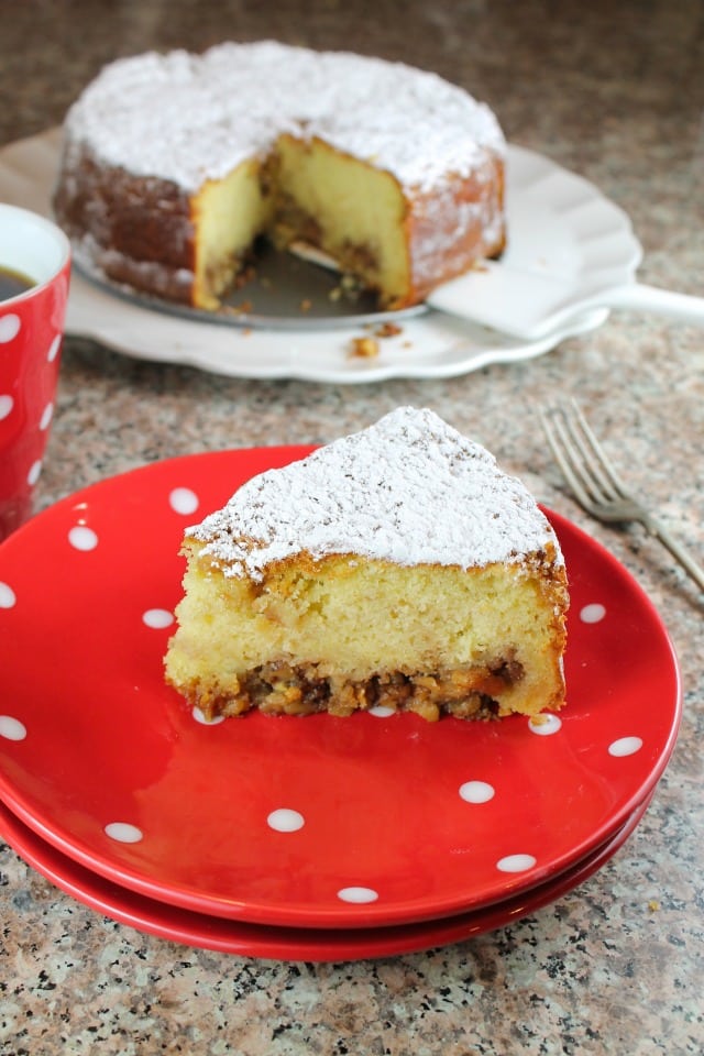 Easy Holiday Coffee Cake from Missinthekitchen.com