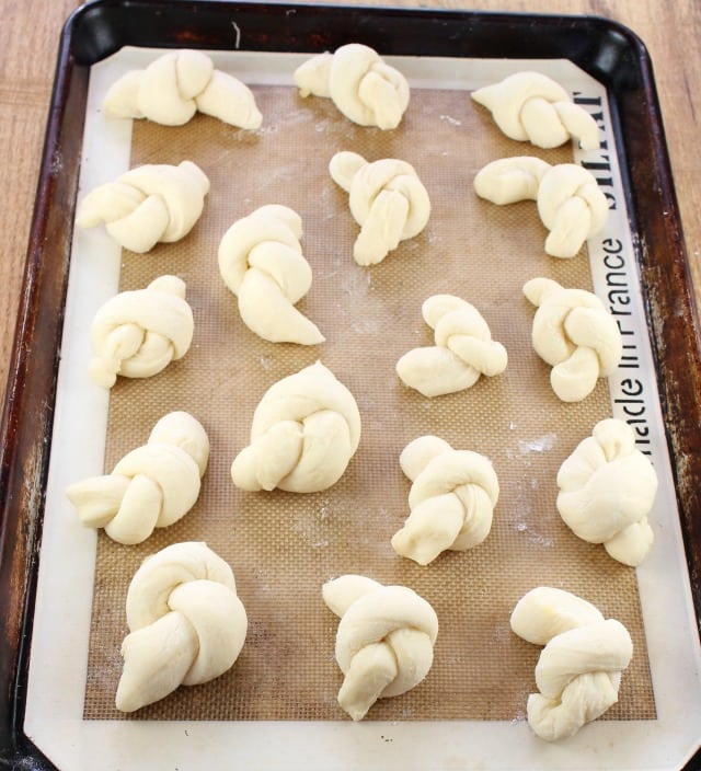 Garlic Knots ready for the oven MissintheKitchen