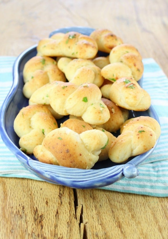 Recipe White Cheddar Garlic Knots from Miss in the Kitchen