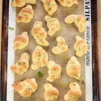 White Cheddar Garlic Knots Recipe from Miss in the Kitchen
