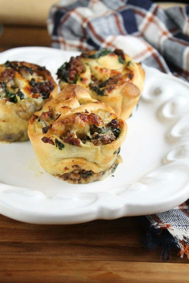 Zesty Sausage and Spinach Ranch Rolls with Bob Evans Zesty Hot Sausage. The perfect game day appetizer! Recipe from Missinthekitchen.com #sponsored