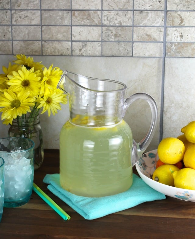 Classic Homemade Lemonade from MissintheKitchen.com