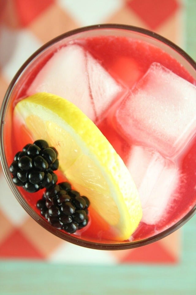 Blackberry Lemonade Recipe ~ perfect for summer get togethers ~ MissintheKitchen.com