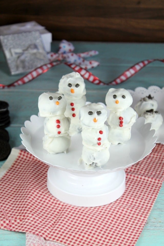 OREO Cookie Ball Snowmen ~ a fun holiday treat! From MissintheKitchen.com