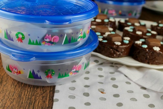 Ziplock Holiday Containers are perfect for packaging Triple Chocolate Snack Cakes ~ MissintheKitchen.com #ad