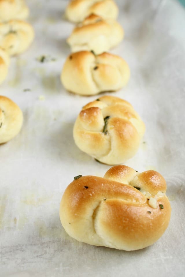 Quick Rosemary Garlic Knots Recipe ~ MissintheKitchen.com #ad - Made with Red Star Yeast