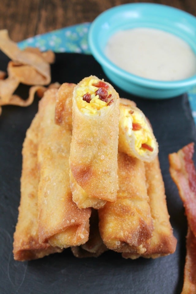Great Make Ahead Breakfast: Bacon, Egg and Cheese Egg Rolls Recipe from MissintheKitchen.com