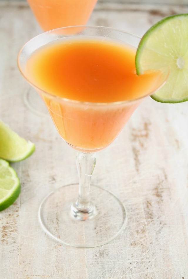 Rum Sunset Cocktail ~ easy party drink ~ MissintheKitchen.com