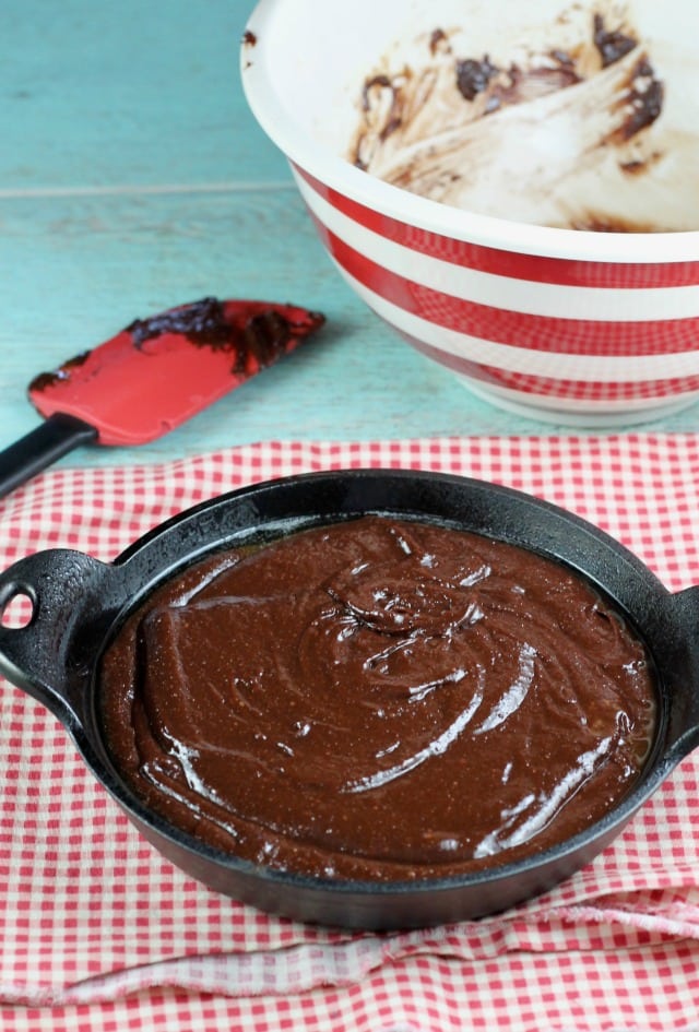 Caramel Pecan Brownie Sundae Recipe - MissintheKitchen