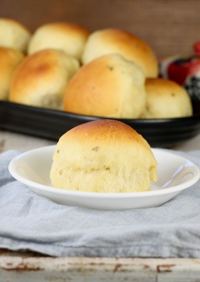 Homemade Buttermilk Ranch Dinner Rolls ~ perfect for every day and holiday dinners ~ Recipe from MissintheKitchen.com ~ Sponsored by Red Star Yeast