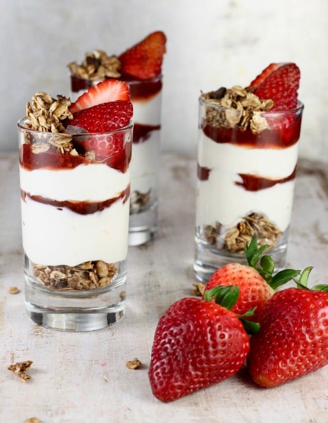 Easy Breakfast ~ No Bake Strawberry Cheesecake Breakfast Parfaits Recipe ~ MissintheKitchen.com #ad