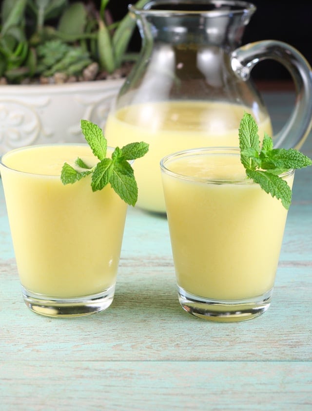 Delicious and refreshing Mango Rum Coolers Cocktail Recipe ~ Perfect for summer parties ~ MissintheKitchen.com