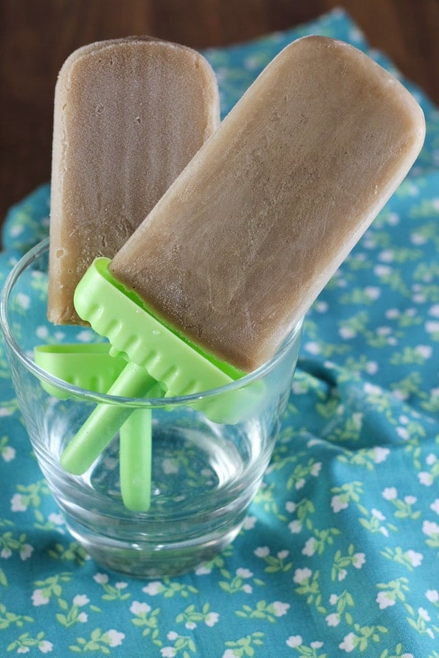 Mocha Popsicles are perfect for summer ~ Just like your favorite iced coffee in a frozen treat ~ MissintheKitchen.com #Sponsored by Nielsen-Massey Vanillas