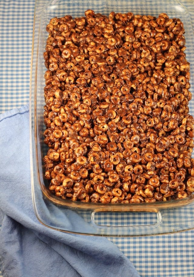 Chocolate Peanut Butter Cereal Bars from MissintheKItchen.com #BoxTops Sponsored by Walmart