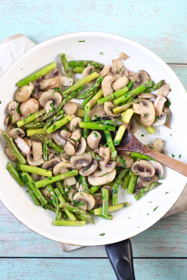 Skillet with asparagus and mushrooms