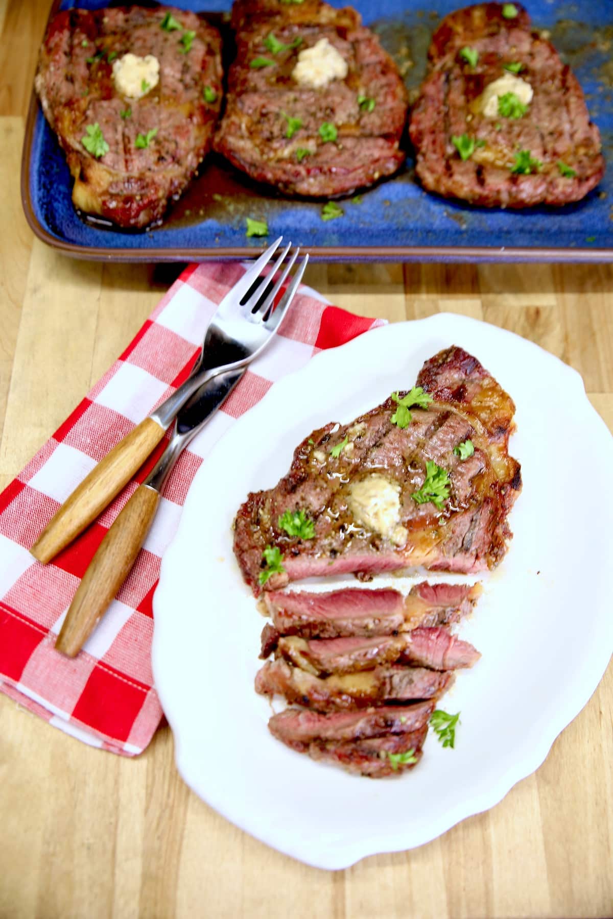 Sliced steak on a plate, platter of steaks. 