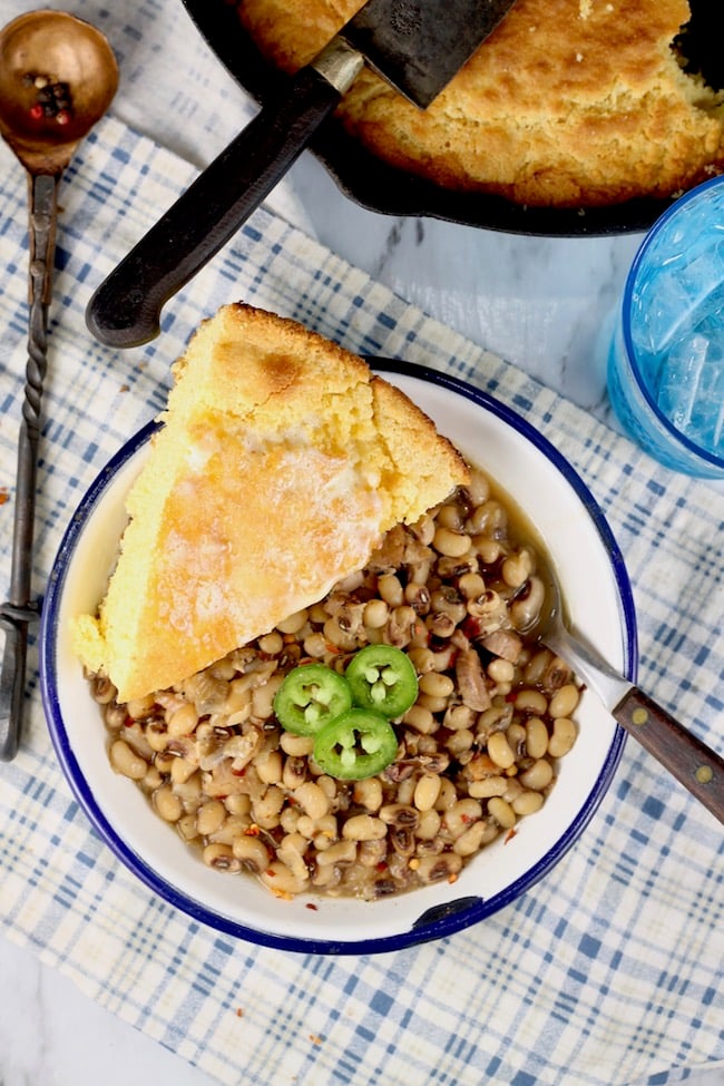 Crock Pot Southern Black Eyed Peas with cornbread