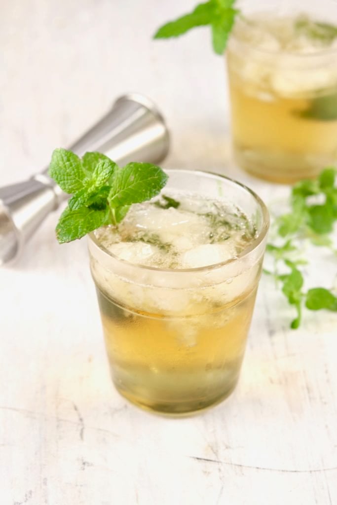 Easy Mint Julep cocktail 