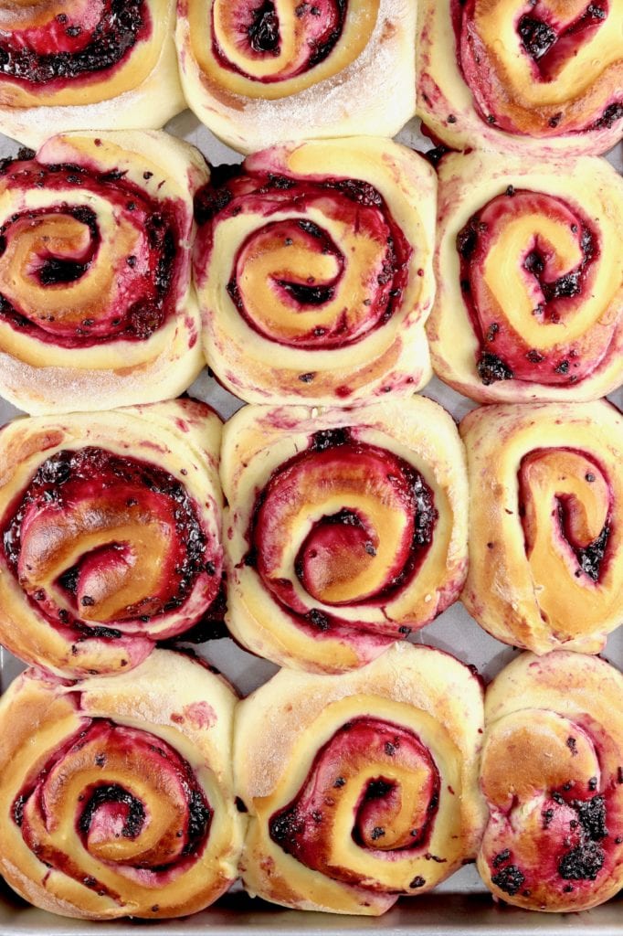 Baked sweet rolls with blackberry filling