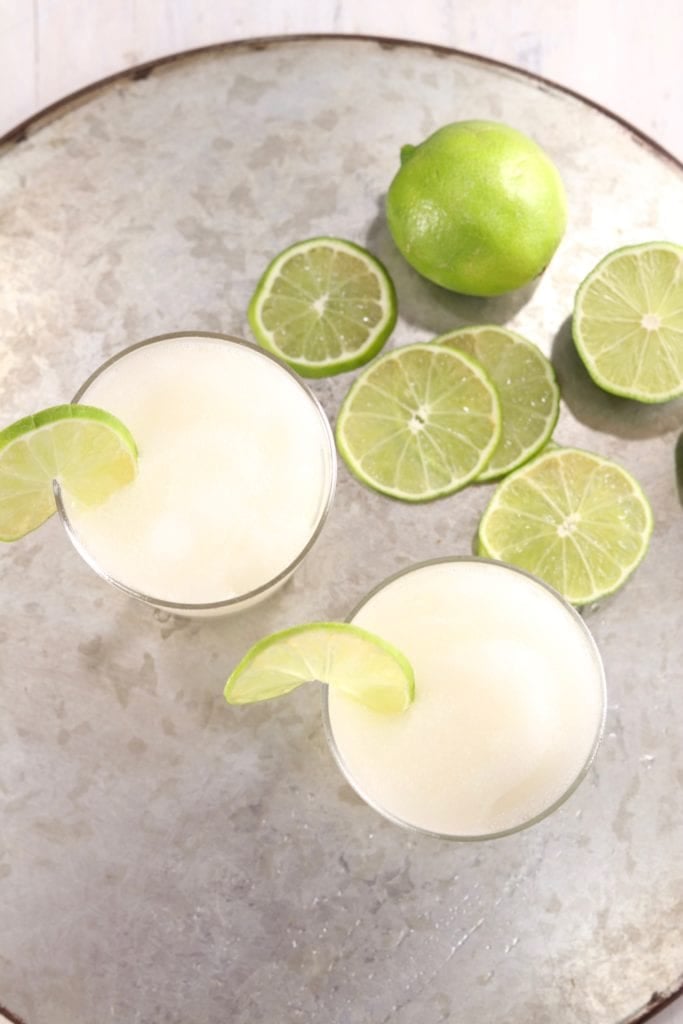 Daiquiri cocktail with fresh limes