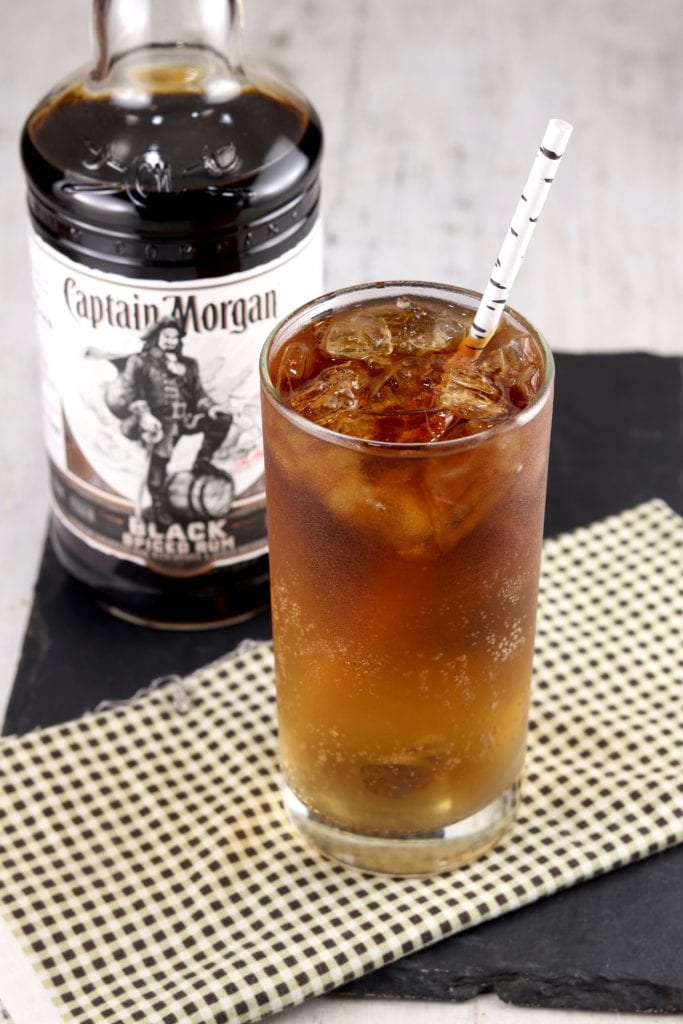 Dark Rum and Ginger Ale Cocktail