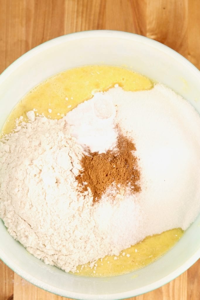 flour and cinnamon mixture for banana bread