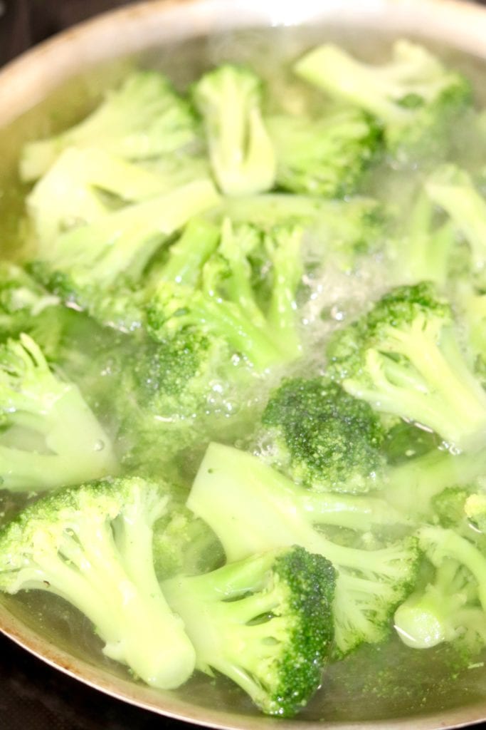 Cooking broccoli in boiling water