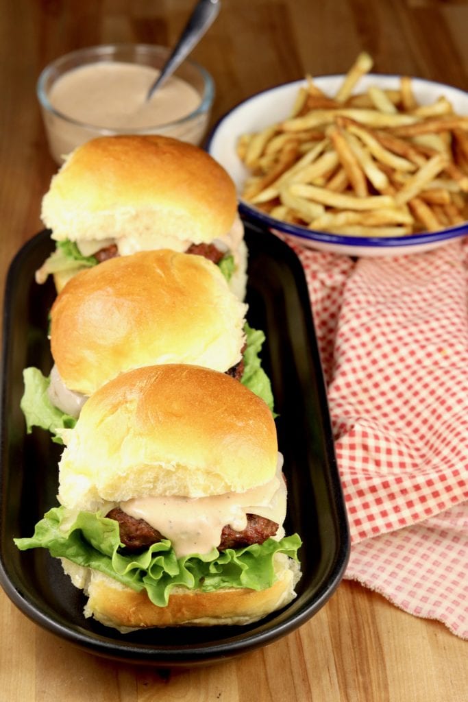 Sliders with burger sauce