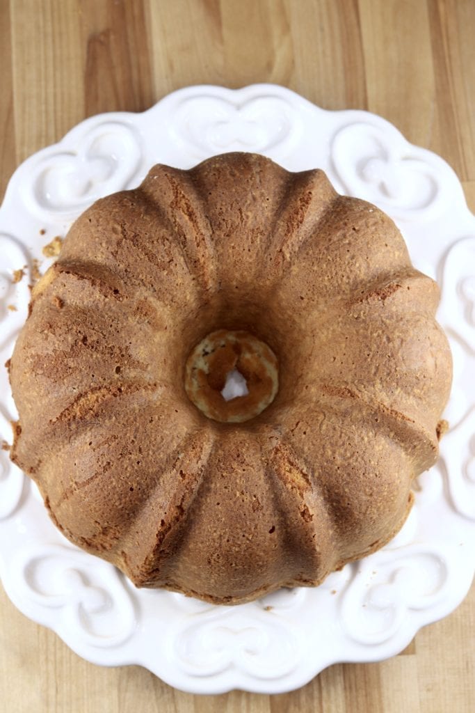 Whole pound cake on a white plate - top view