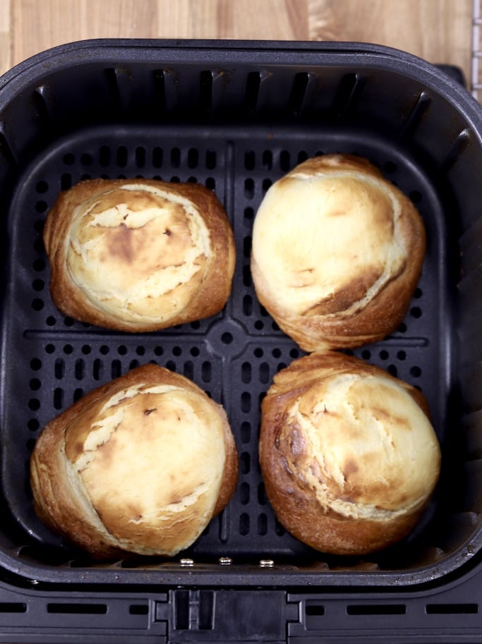 4 Cooked cheese danish in an air fryer