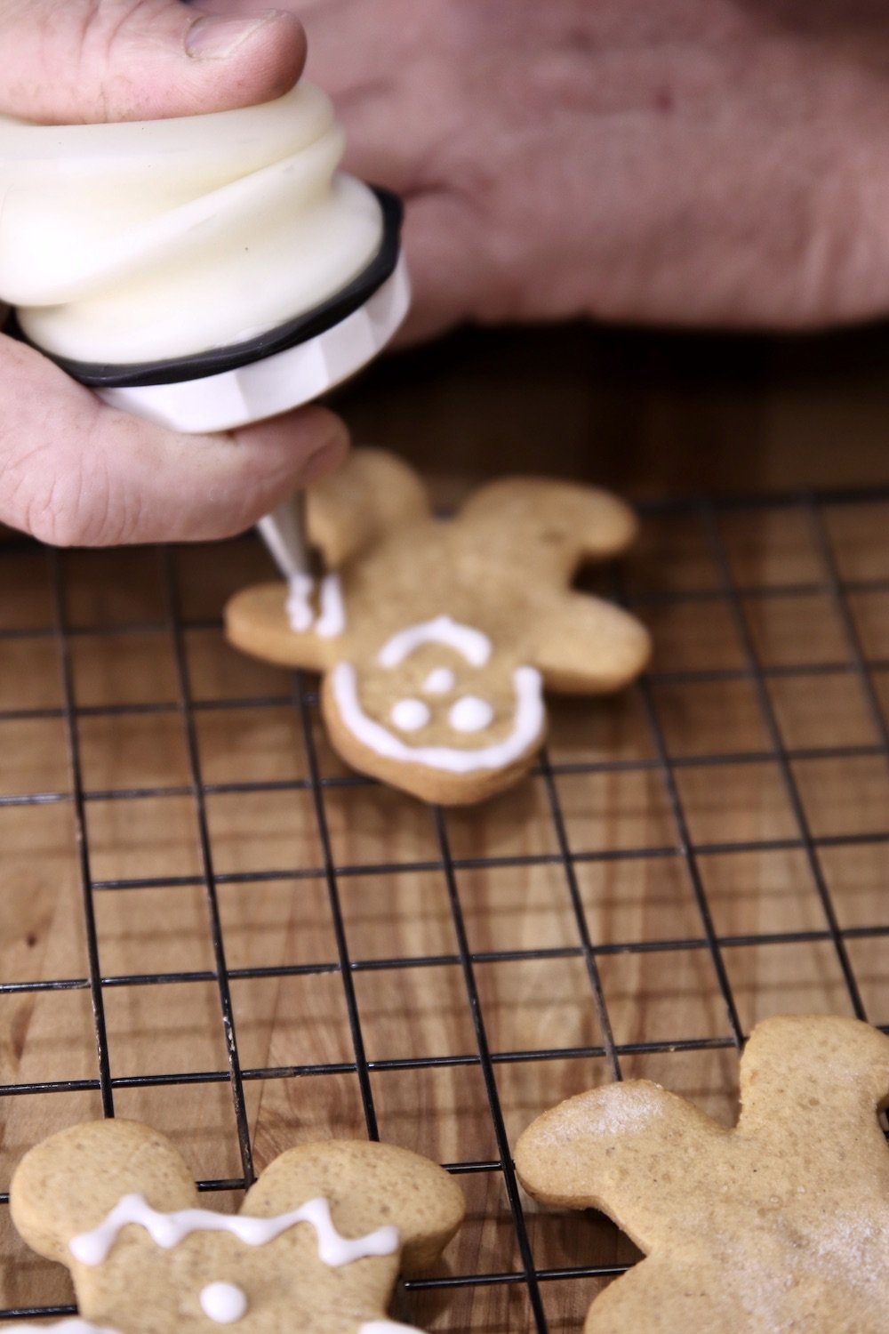 Piping icing onto gingerbread cookies