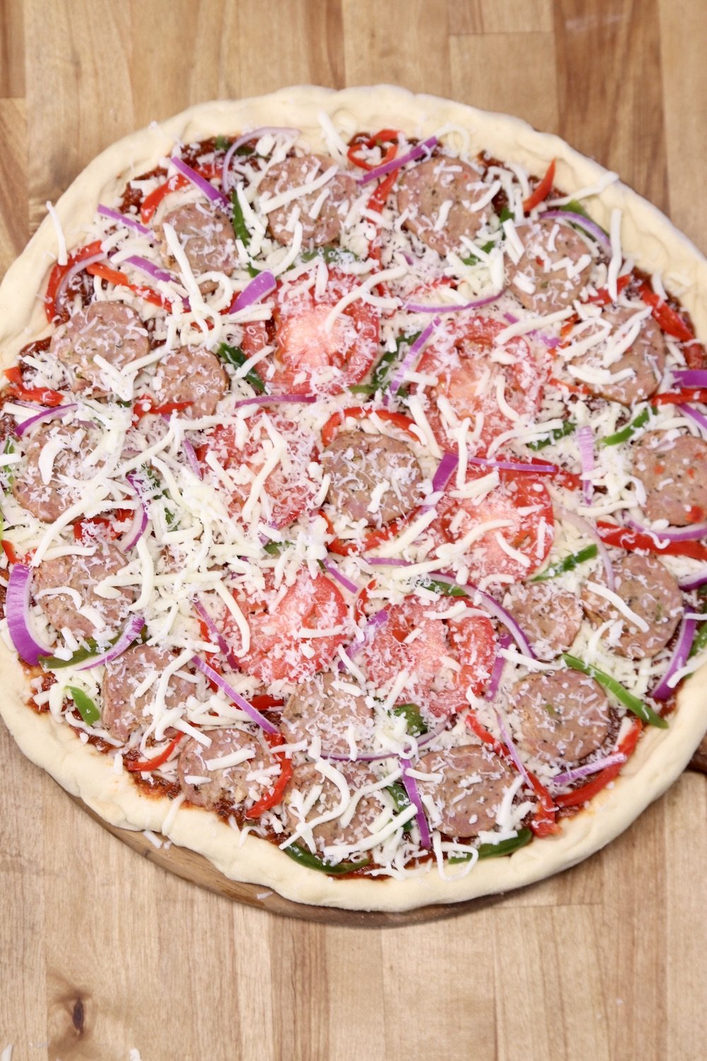 smoked sausage pizza with vegetables - not baked