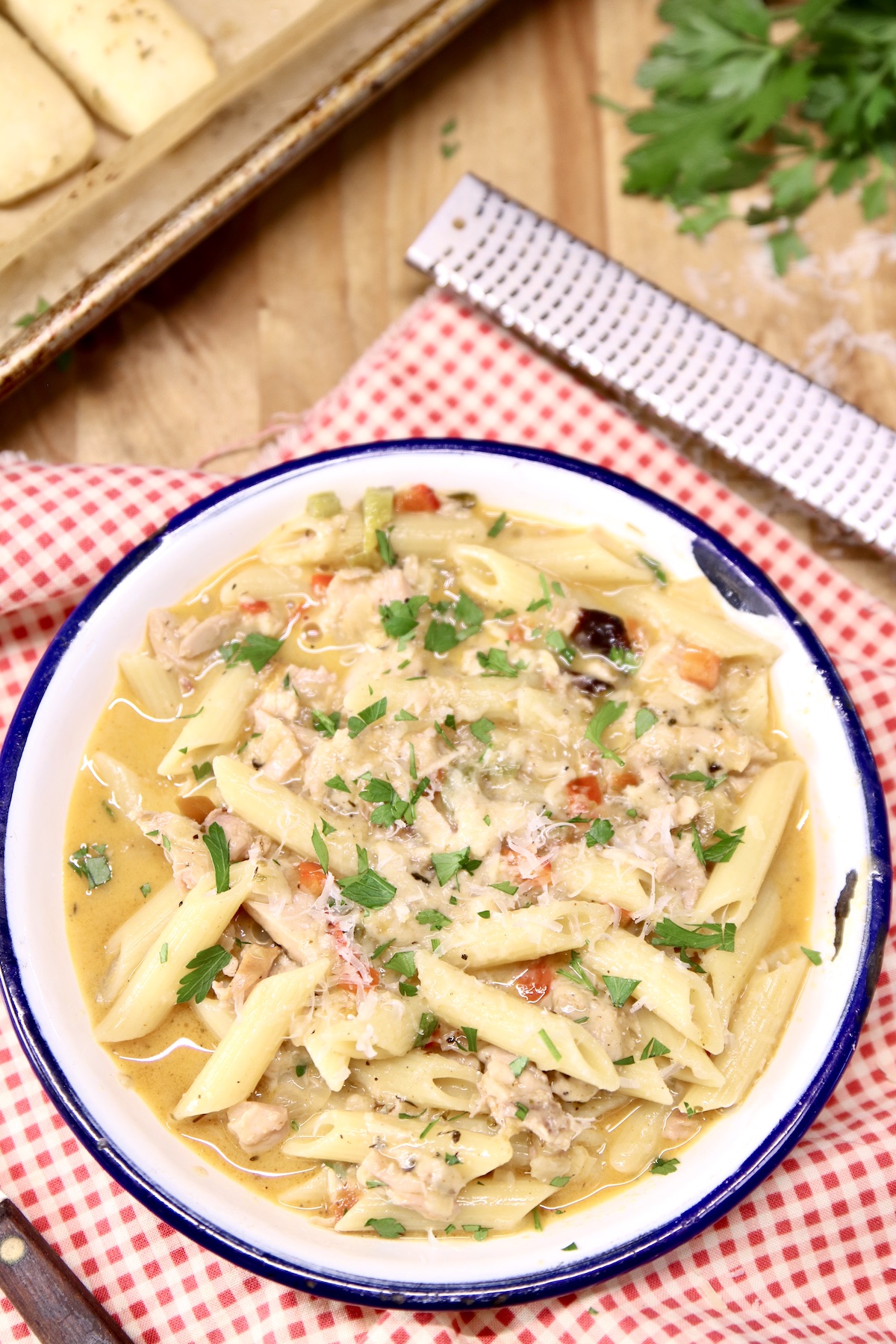 chicken penne pasta in a bowl