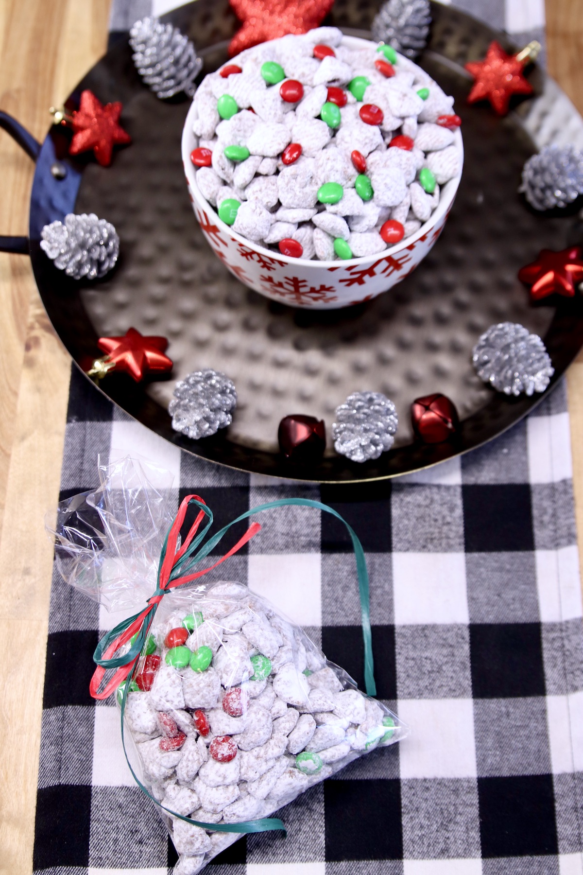 tray with bowl of muddy buddies, bag of mix with ribbons