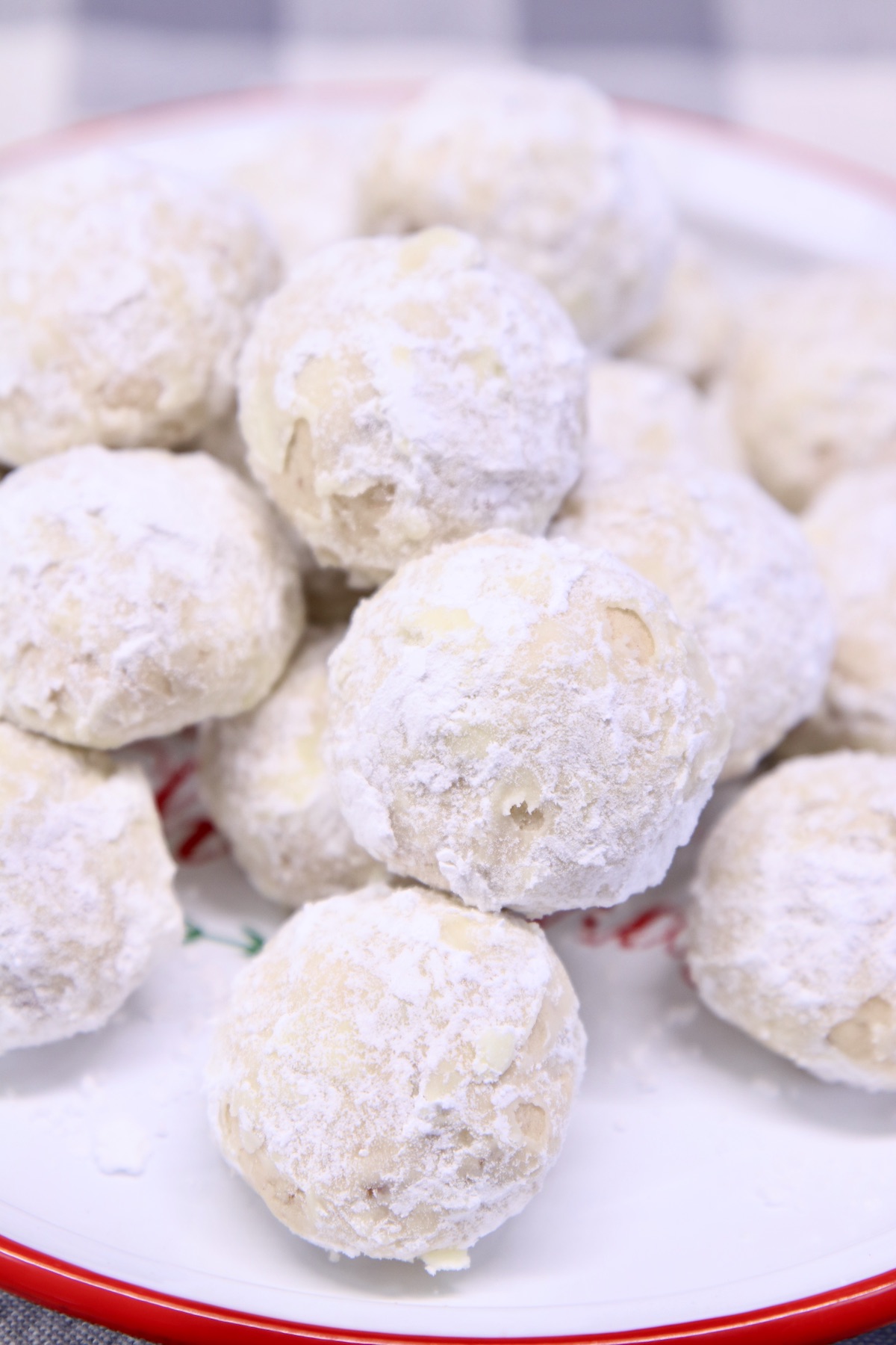 closeup of snowball cookies