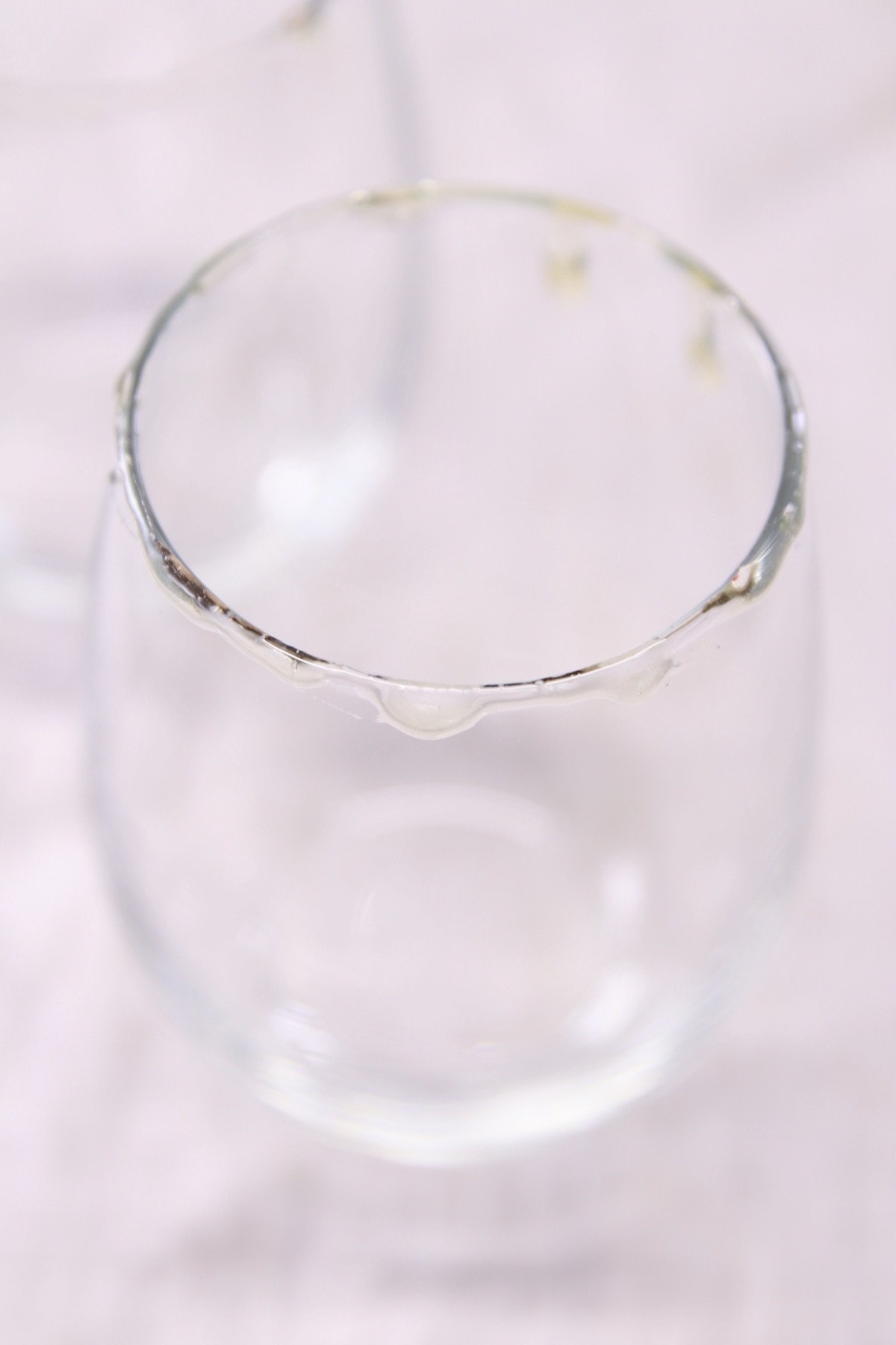 stemless wine glass with honey rim