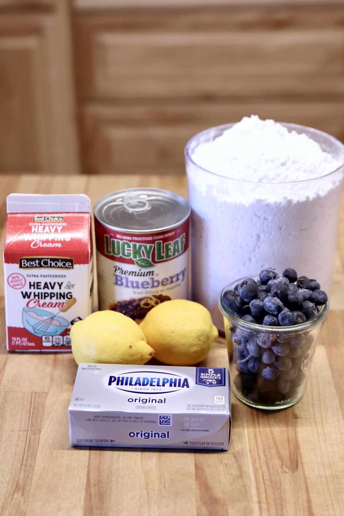 Ingredients for no bake blueberry cheesecake.