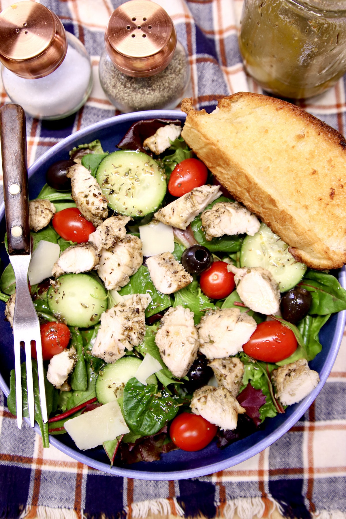 Bowl of chicken salad with garlic bread.