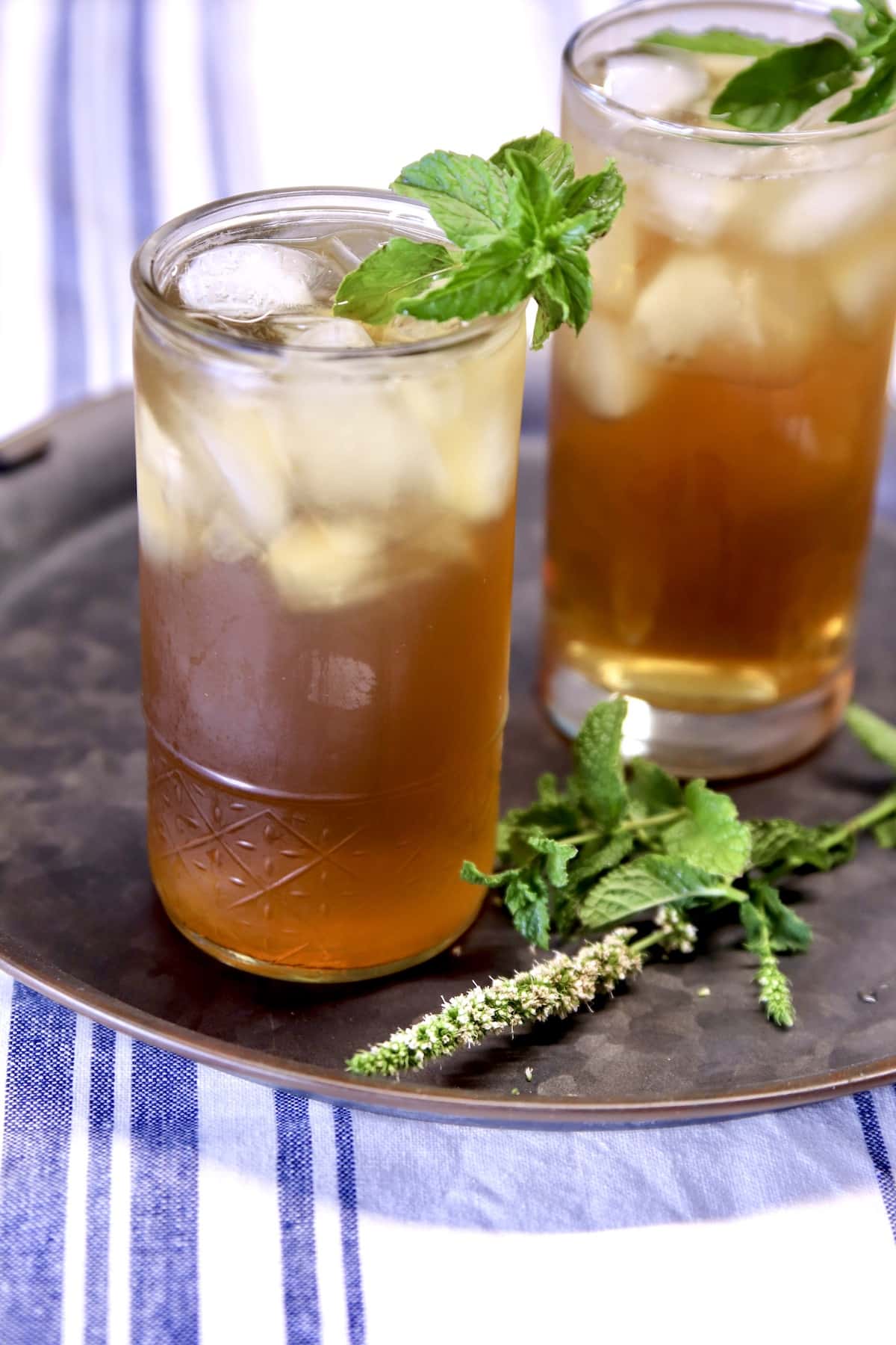 2 glasses of iced tea with mint.