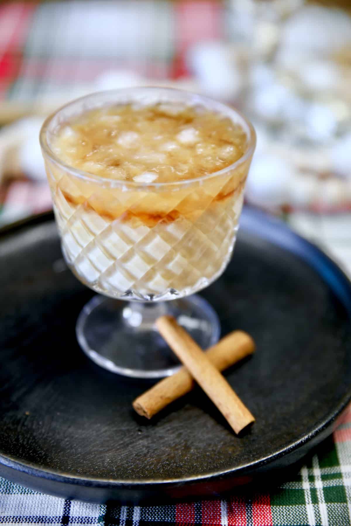 White Russian Cocktail with cinnamon sticks.