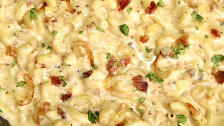 French Onion Mac and Cheese {with Bacon} - Miss in the Kitchen