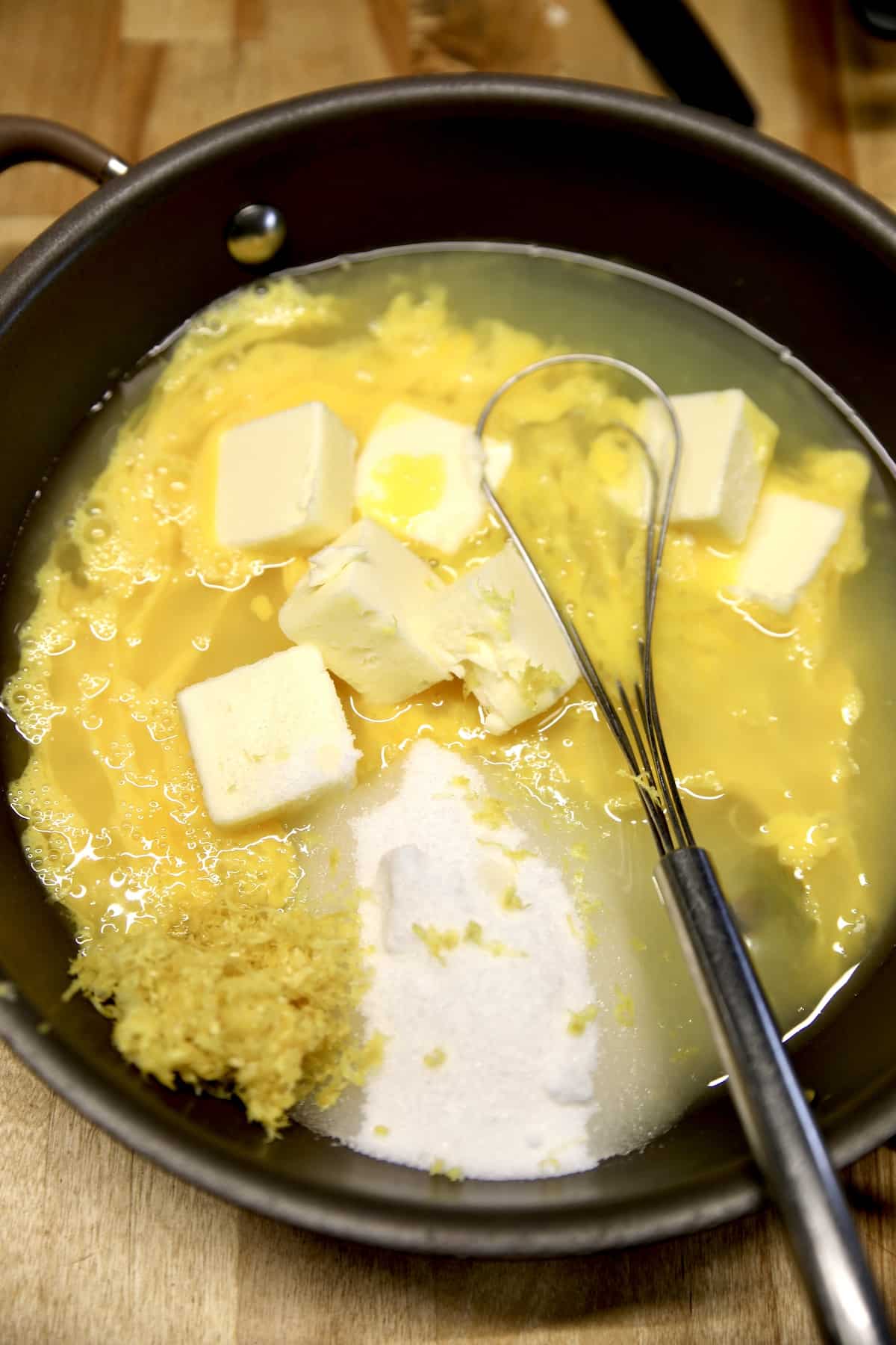 Pan with eggs, lemon juice, zest, sugar and butter.